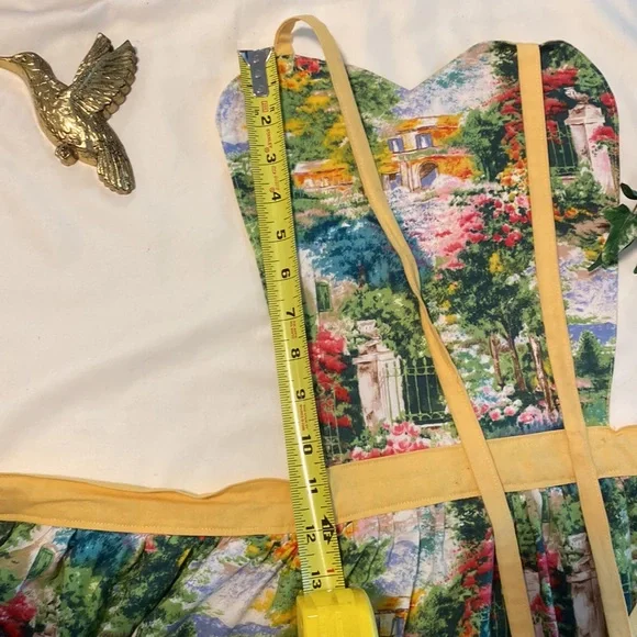 MRS Linafore Retro 50’s Garden Scene Apron - Picture 12 of 12